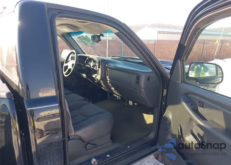 2004 Chevrolet Silverado 1500 from USA, damaged, VIN 1GCEC14V14Z113921